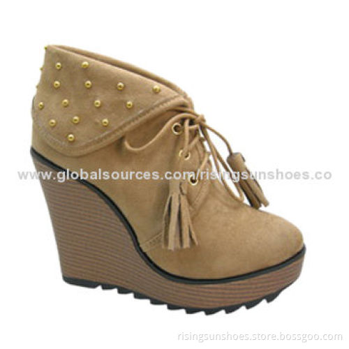 Women's dress boots with lace up design, comfortable fitting